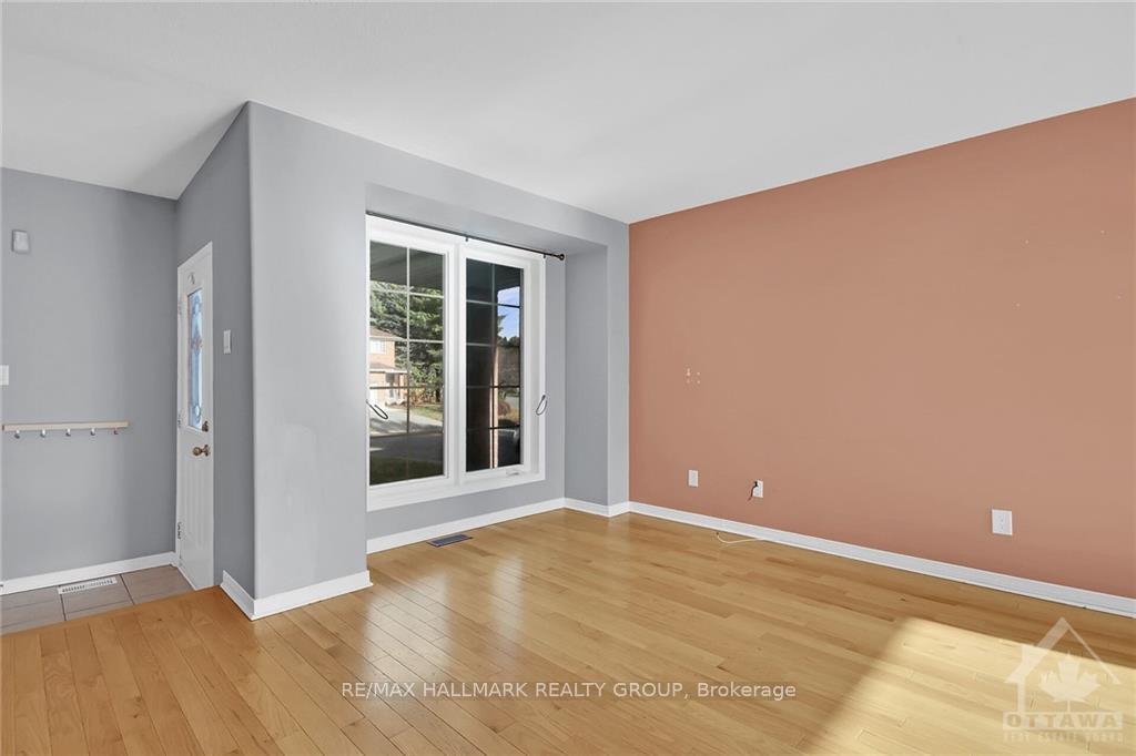 Photo 6 of 5 Newcastle Avenue, Ottawa, Kanata - Morgan's Grant/South March — HOMEH