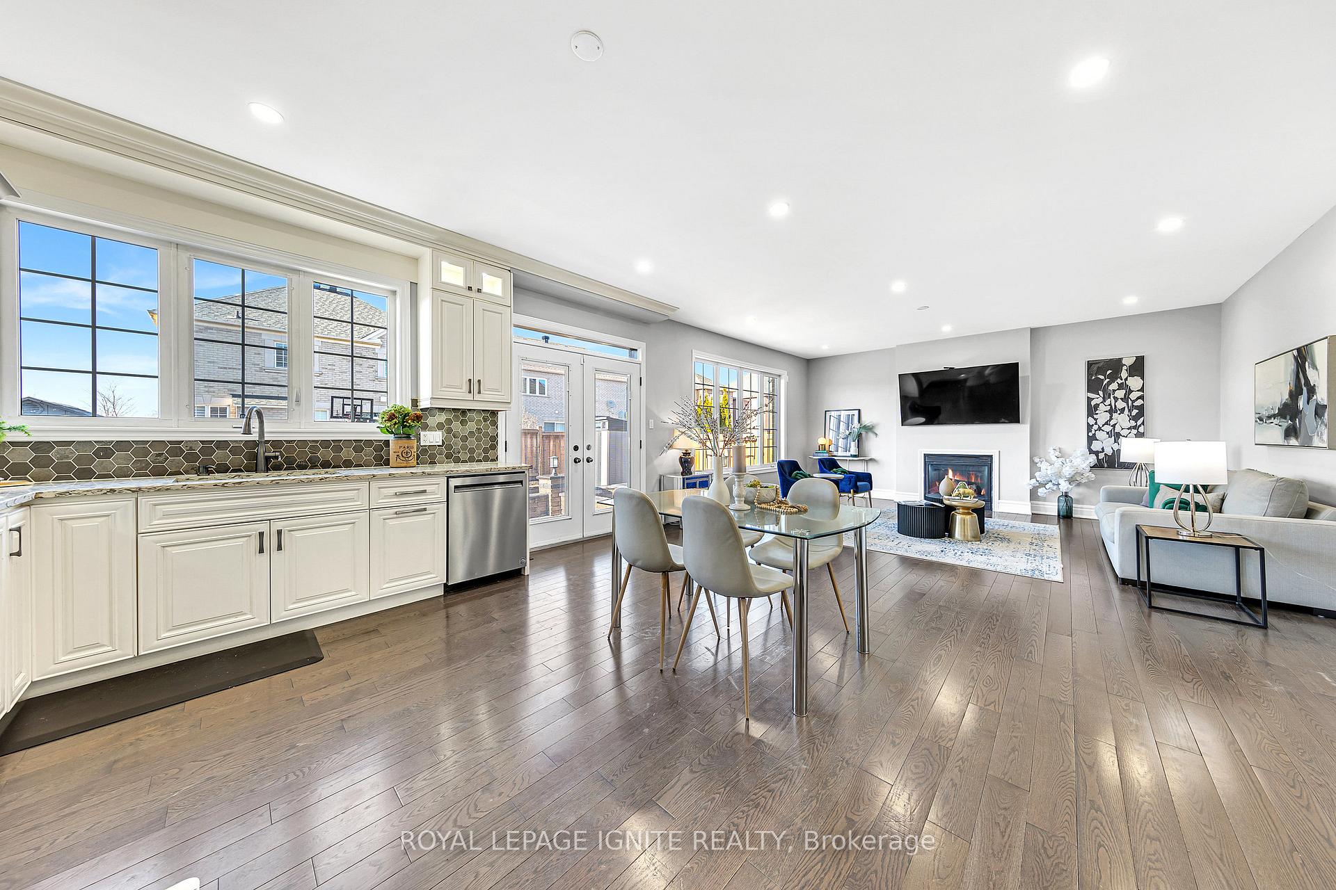Photo 11 of 63 Gordon Weeden Road, Markham, Greensborough — HOMEH