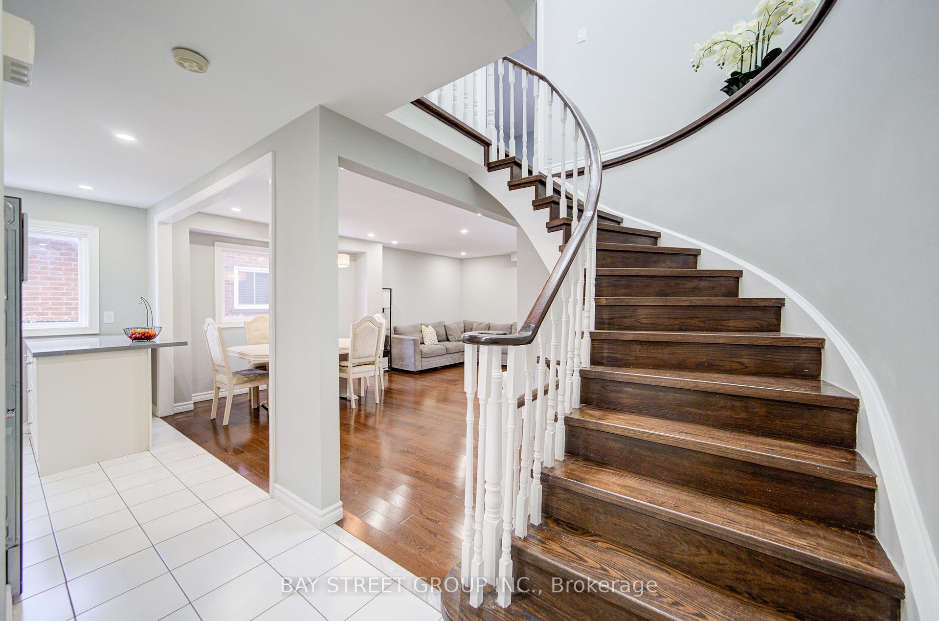 Photo 4 of 49 Trothen Circle, Markham, Markham Village — HOMEH