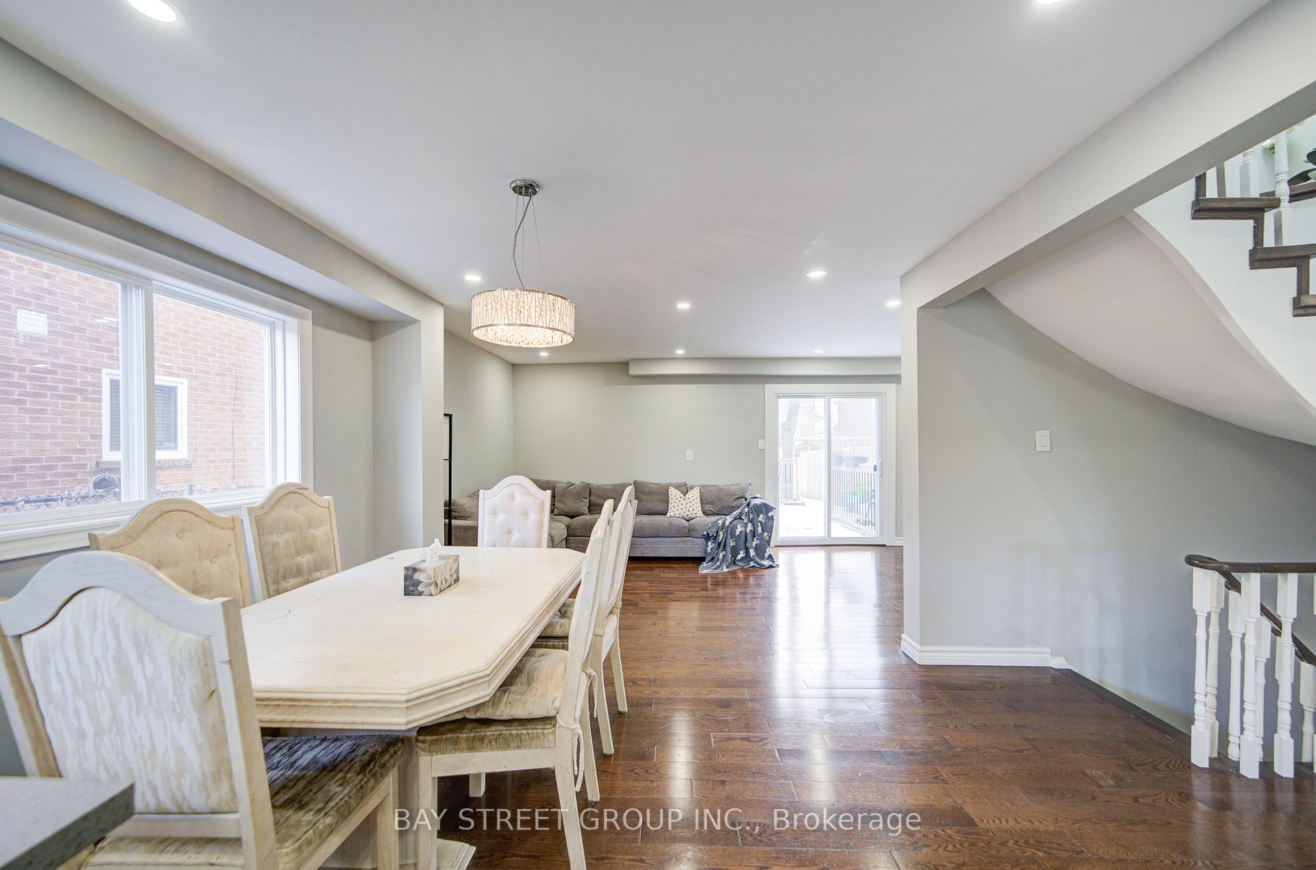 Photo 8 of 49 Trothen Circle, Markham, Markham Village — HOMEH