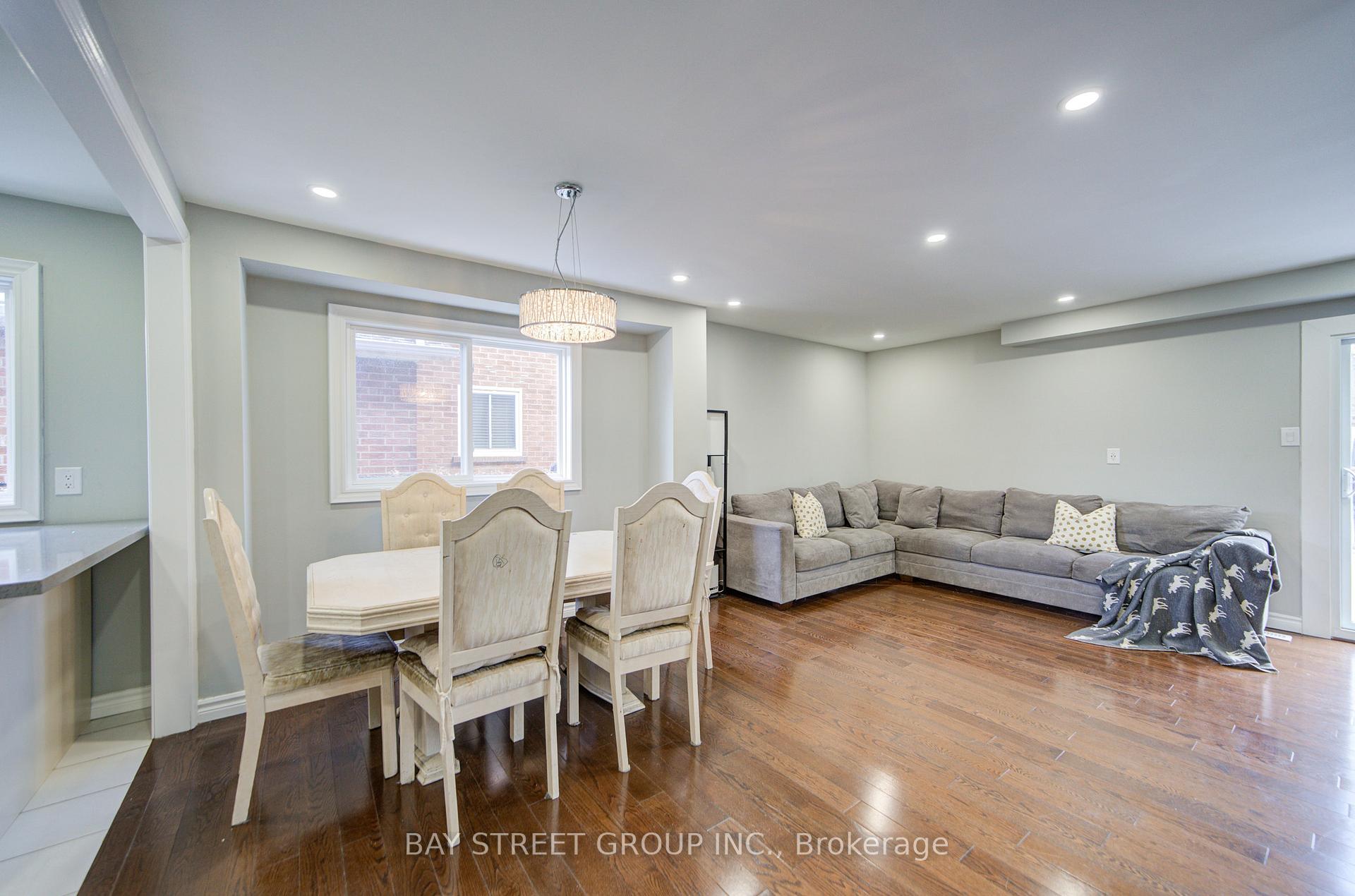 Photo 9 of 49 Trothen Circle, Markham, Markham Village — HOMEH