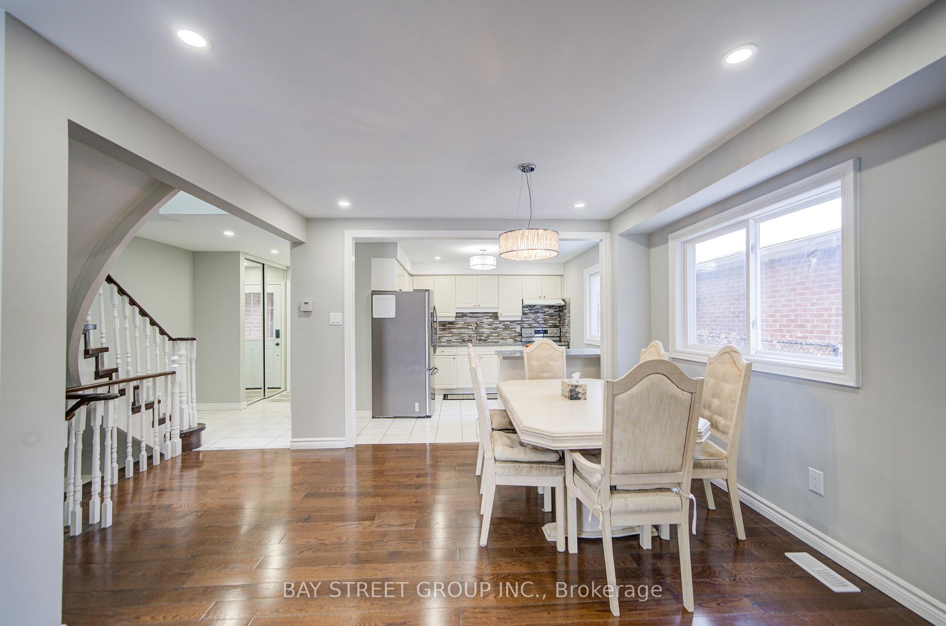 Photo 11 of 49 Trothen Circle, Markham, Markham Village — HOMEH