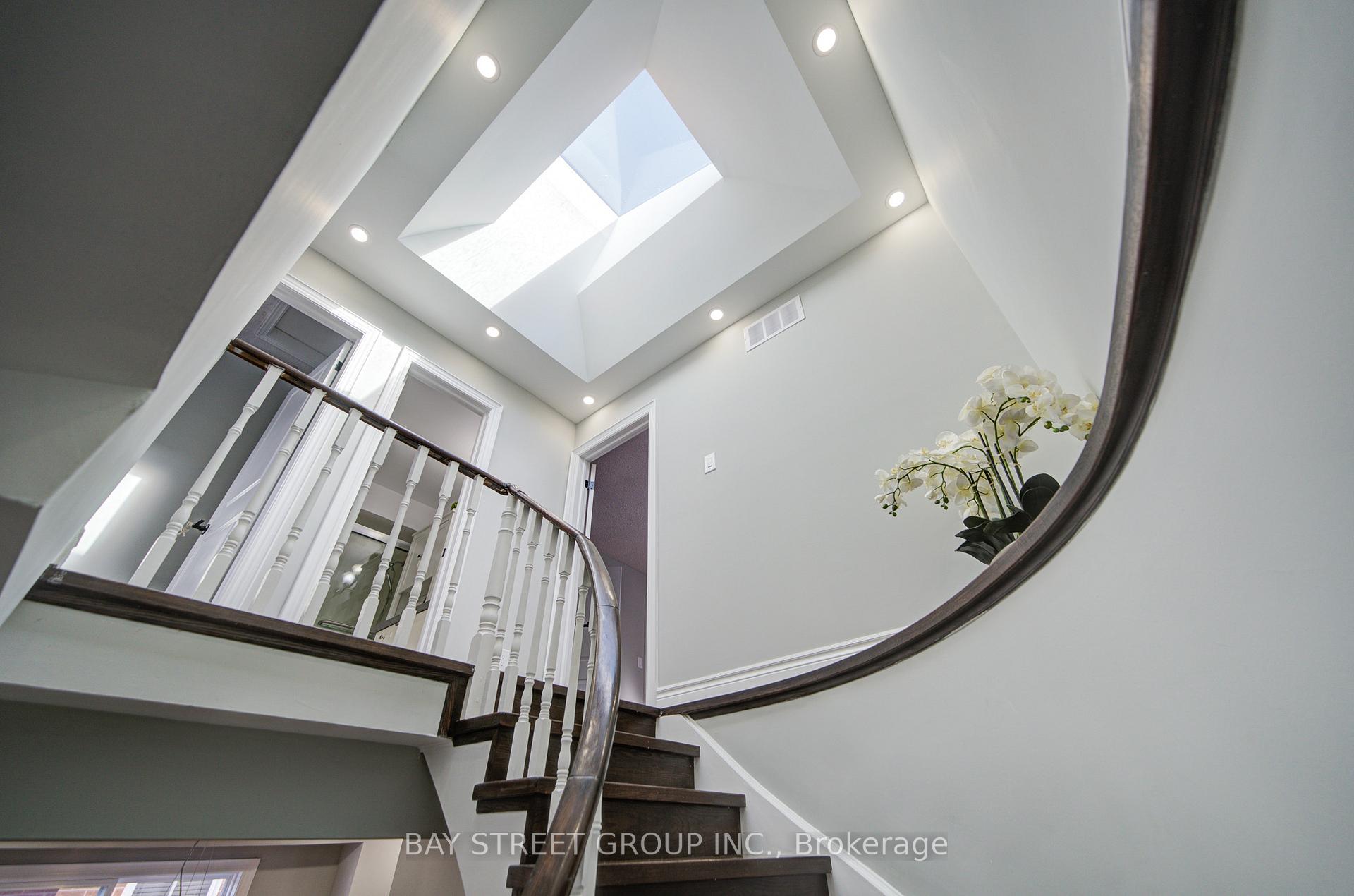 Photo 14 of 49 Trothen Circle, Markham, Markham Village — HOMEH