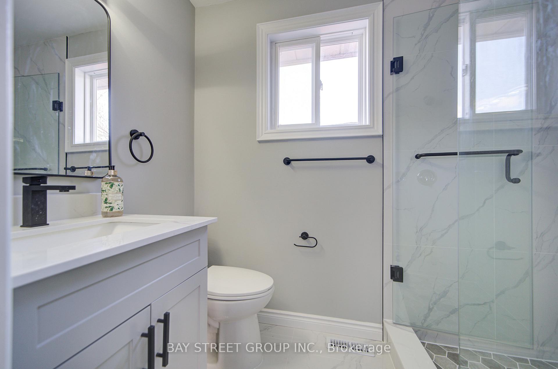 Photo 17 of 49 Trothen Circle, Markham, Markham Village — HOMEH