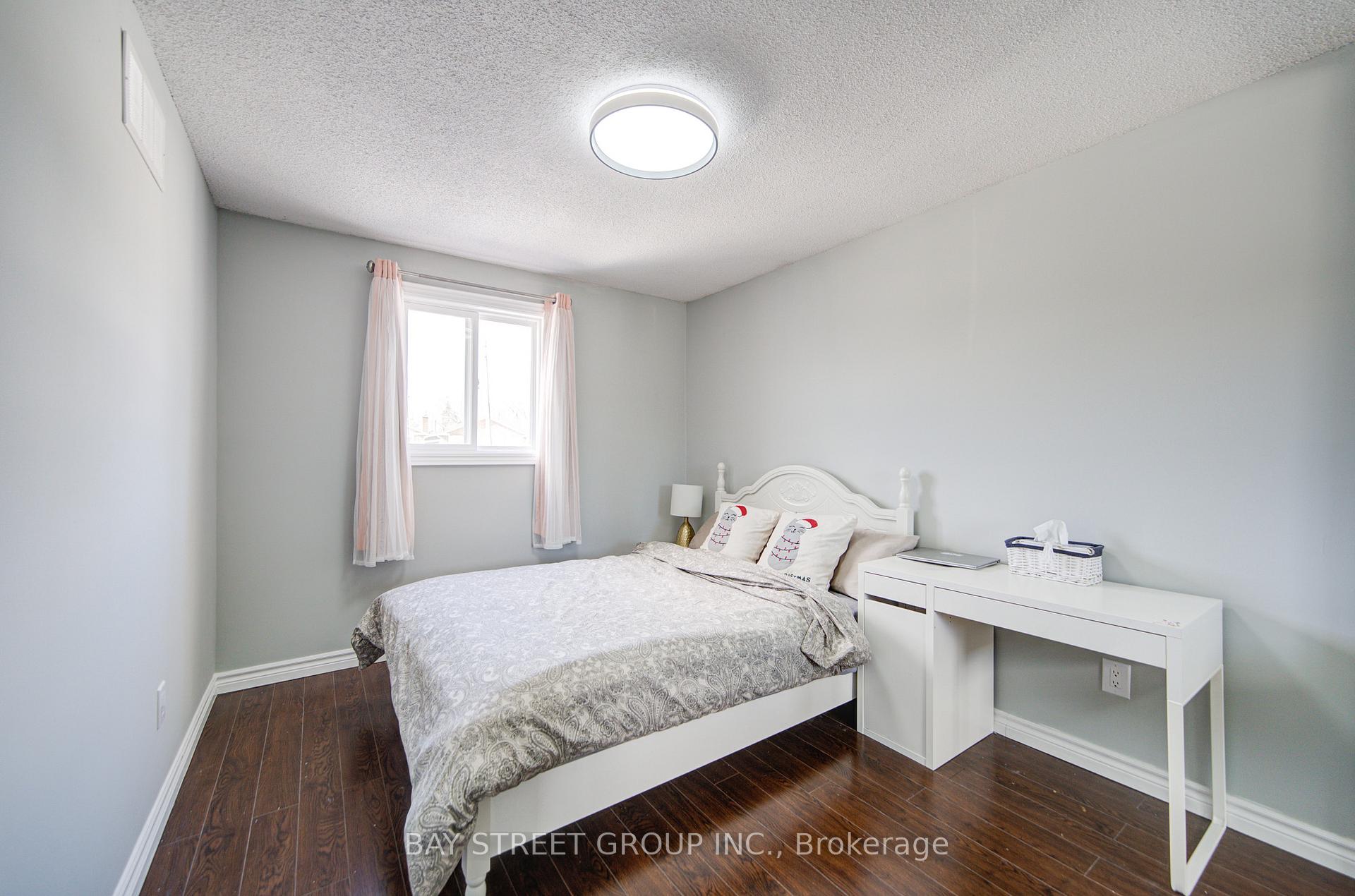 Photo 18 of 49 Trothen Circle, Markham, Markham Village — HOMEH