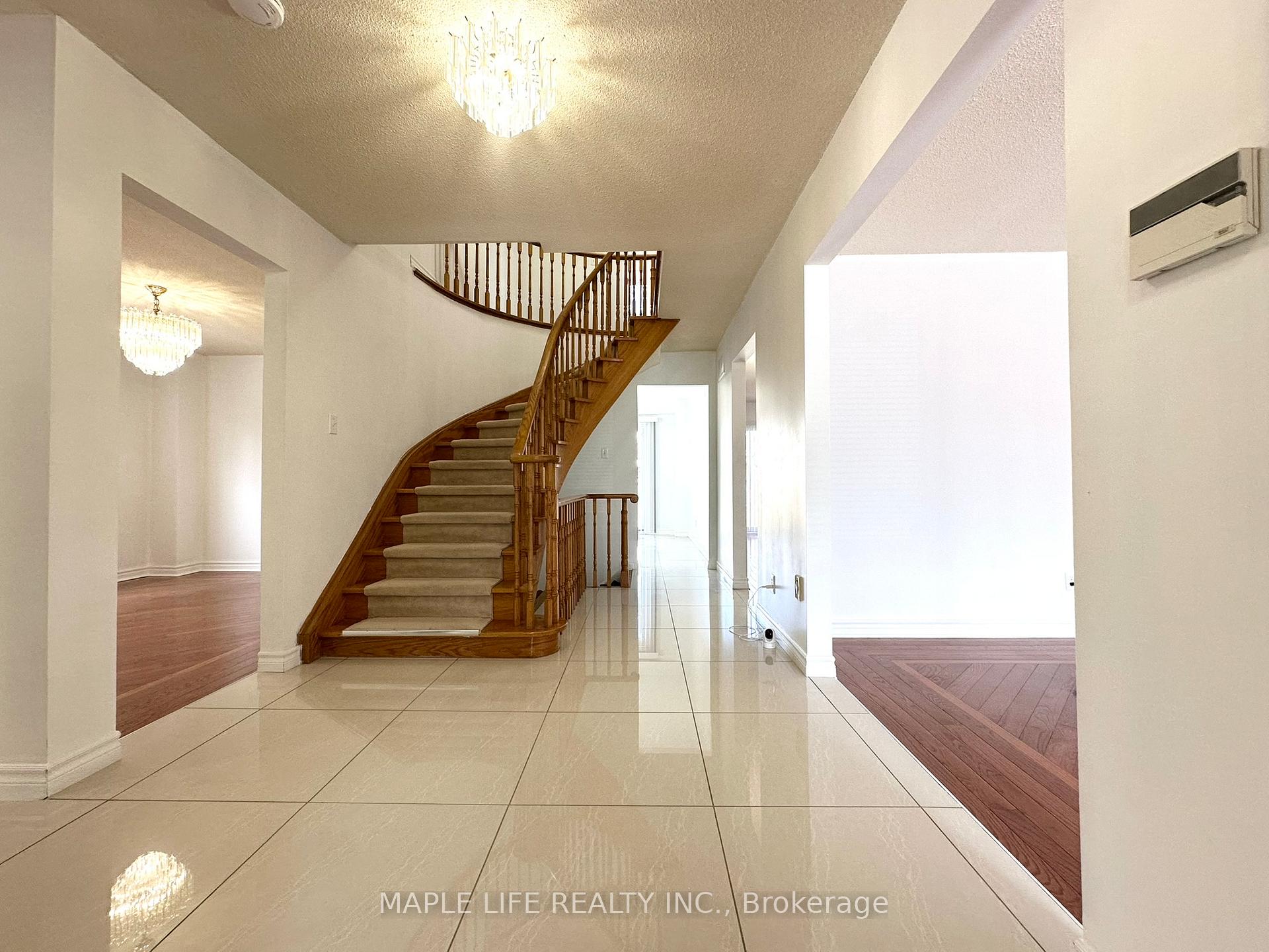 Photo 3 of 7 Vanhorn Court, Markham, Aileen-Willowbrook — HOMEH