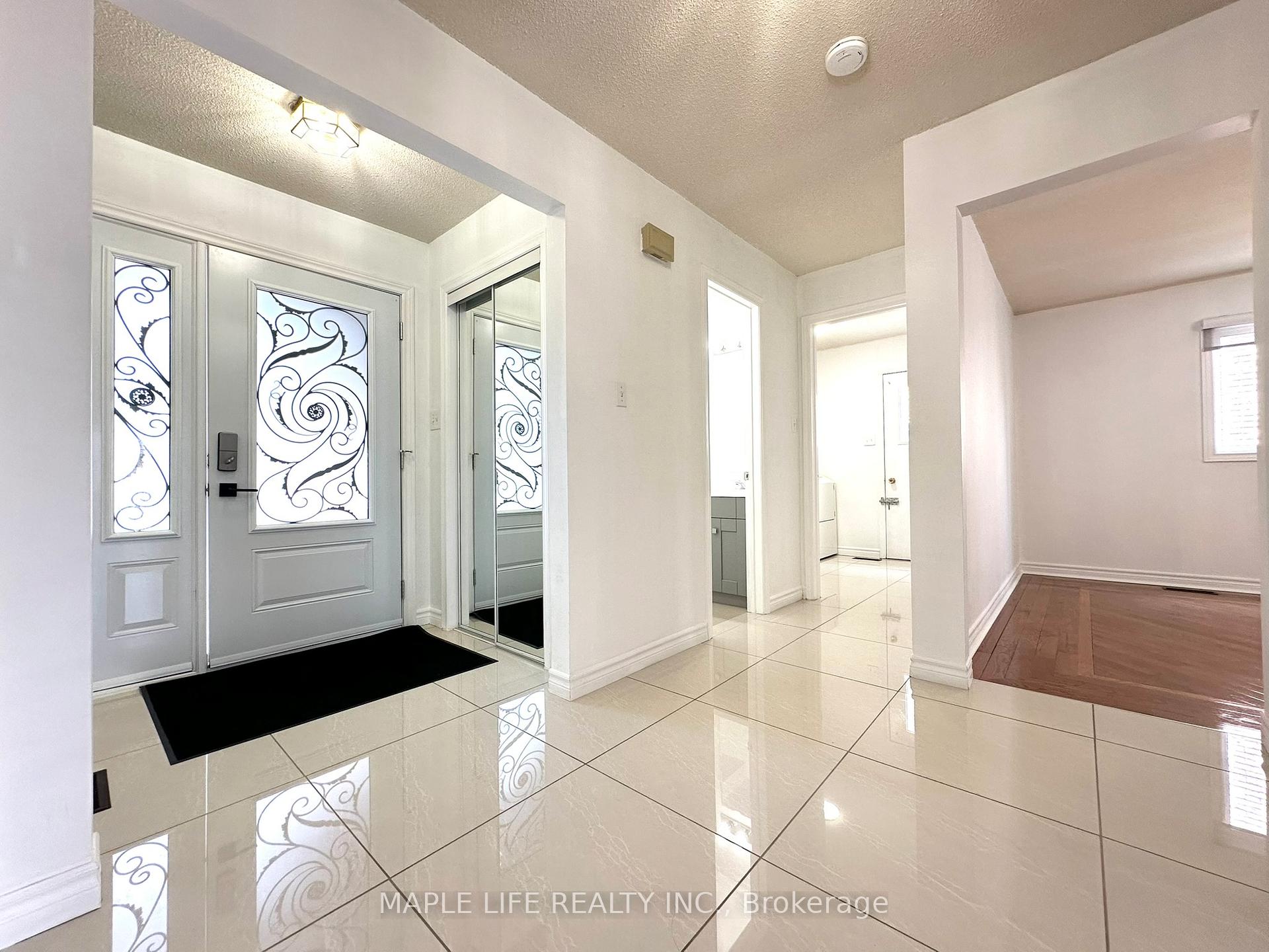Photo 4 of 7 Vanhorn Court, Markham, Aileen-Willowbrook — HOMEH