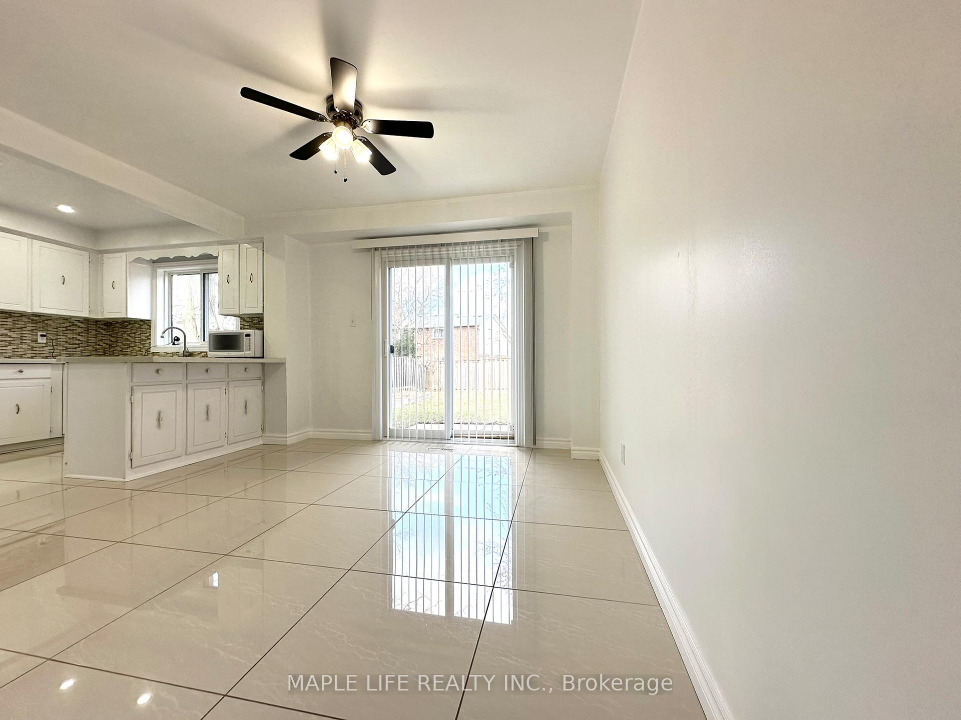 Photo 8 of 7 Vanhorn Court, Markham, Aileen-Willowbrook — HOMEH