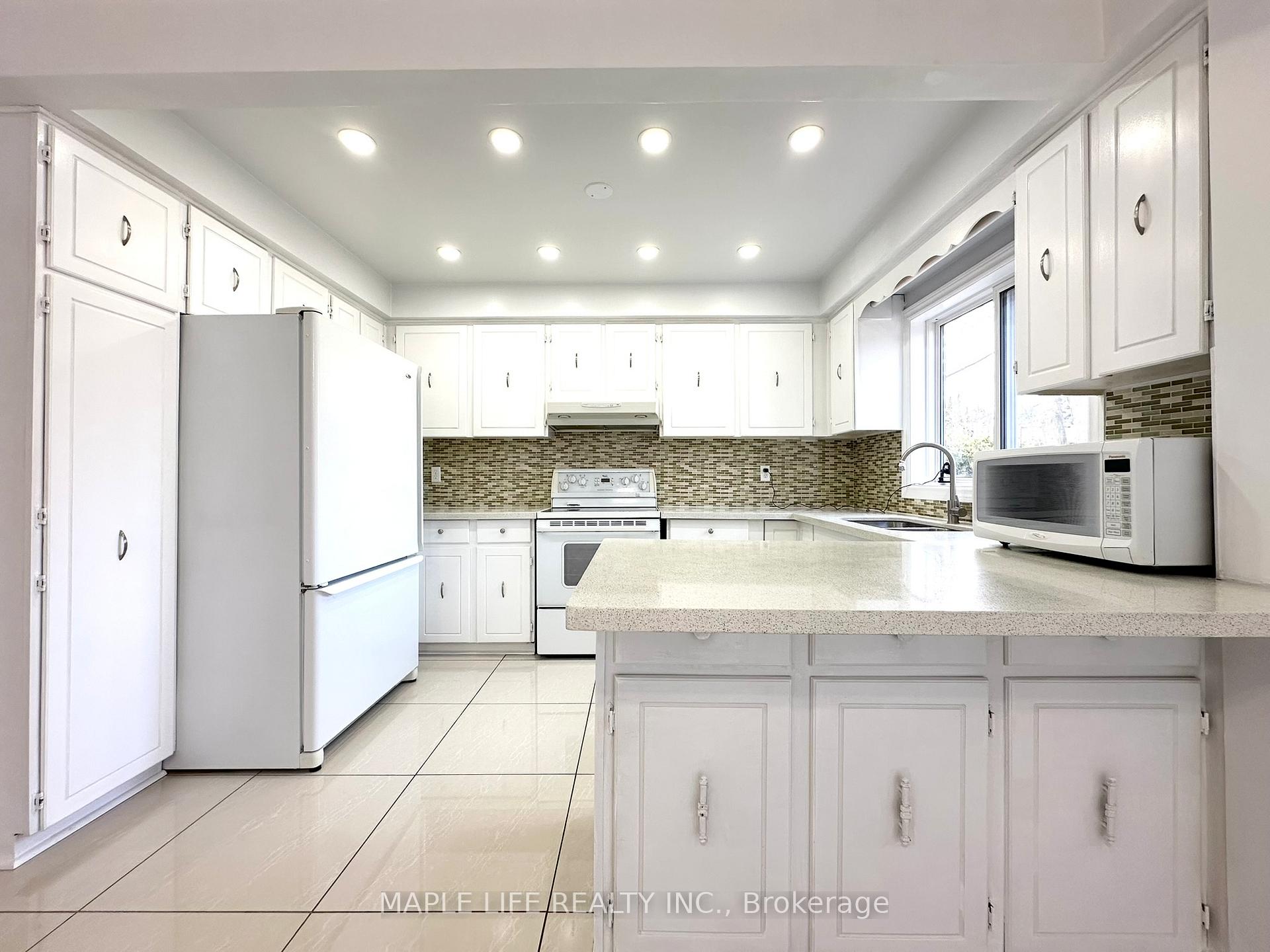 Photo 9 of 7 Vanhorn Court, Markham, Aileen-Willowbrook — HOMEH