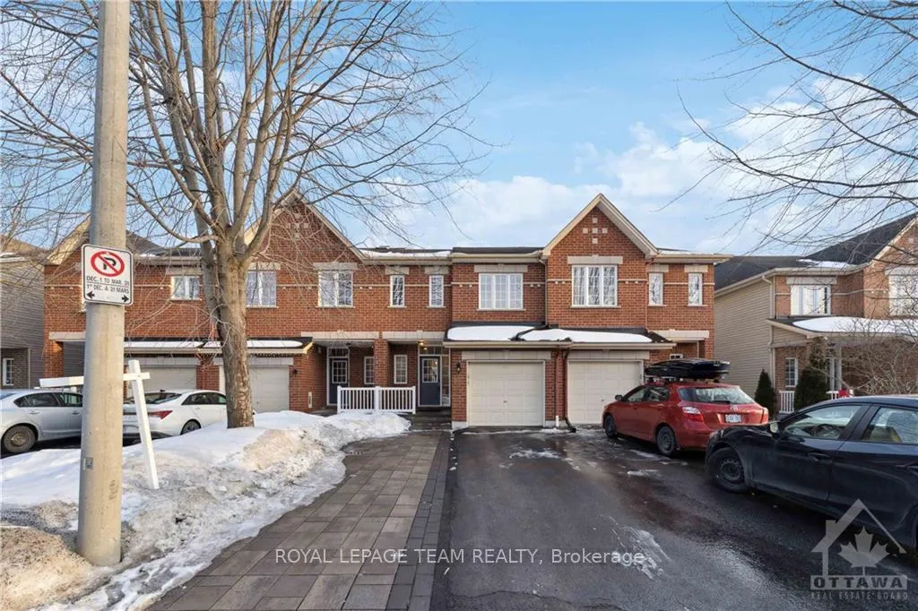 Front of 246 Tandalee Crescent