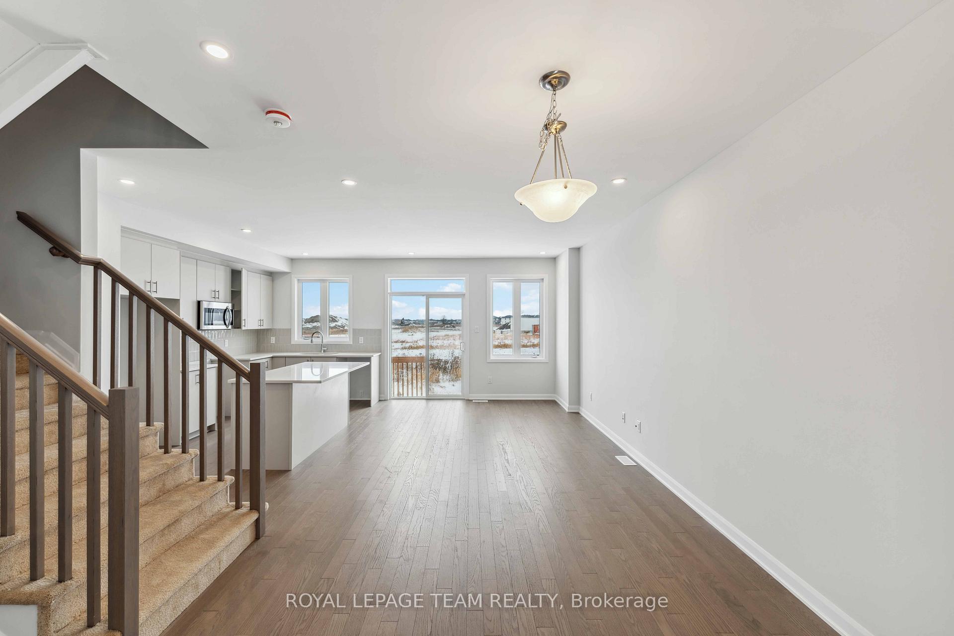 Photo 3 of 728 Fairline Row, Ottawa, Kanata - Emerald Meadows/Trailwest — HOMEH