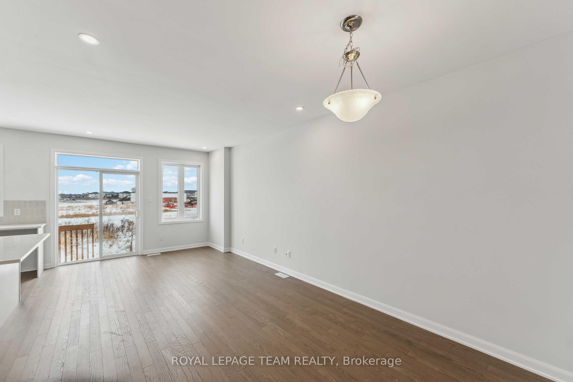 Photo 4 of 728 Fairline Row, Ottawa, Kanata - Emerald Meadows/Trailwest — HOMEH