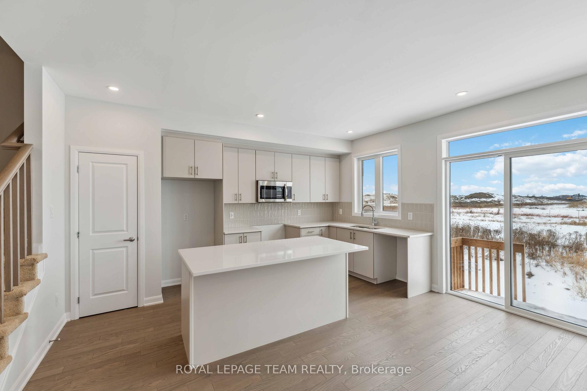 Photo 5 of 728 Fairline Row, Ottawa, Kanata - Emerald Meadows/Trailwest — HOMEH