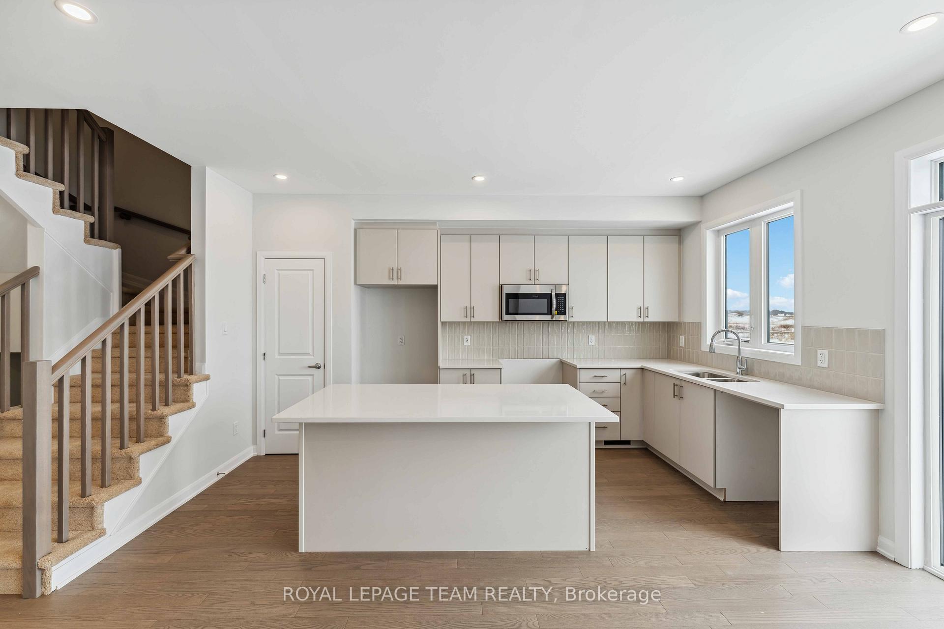 Photo 6 of 728 Fairline Row, Ottawa, Kanata - Emerald Meadows/Trailwest — HOMEH