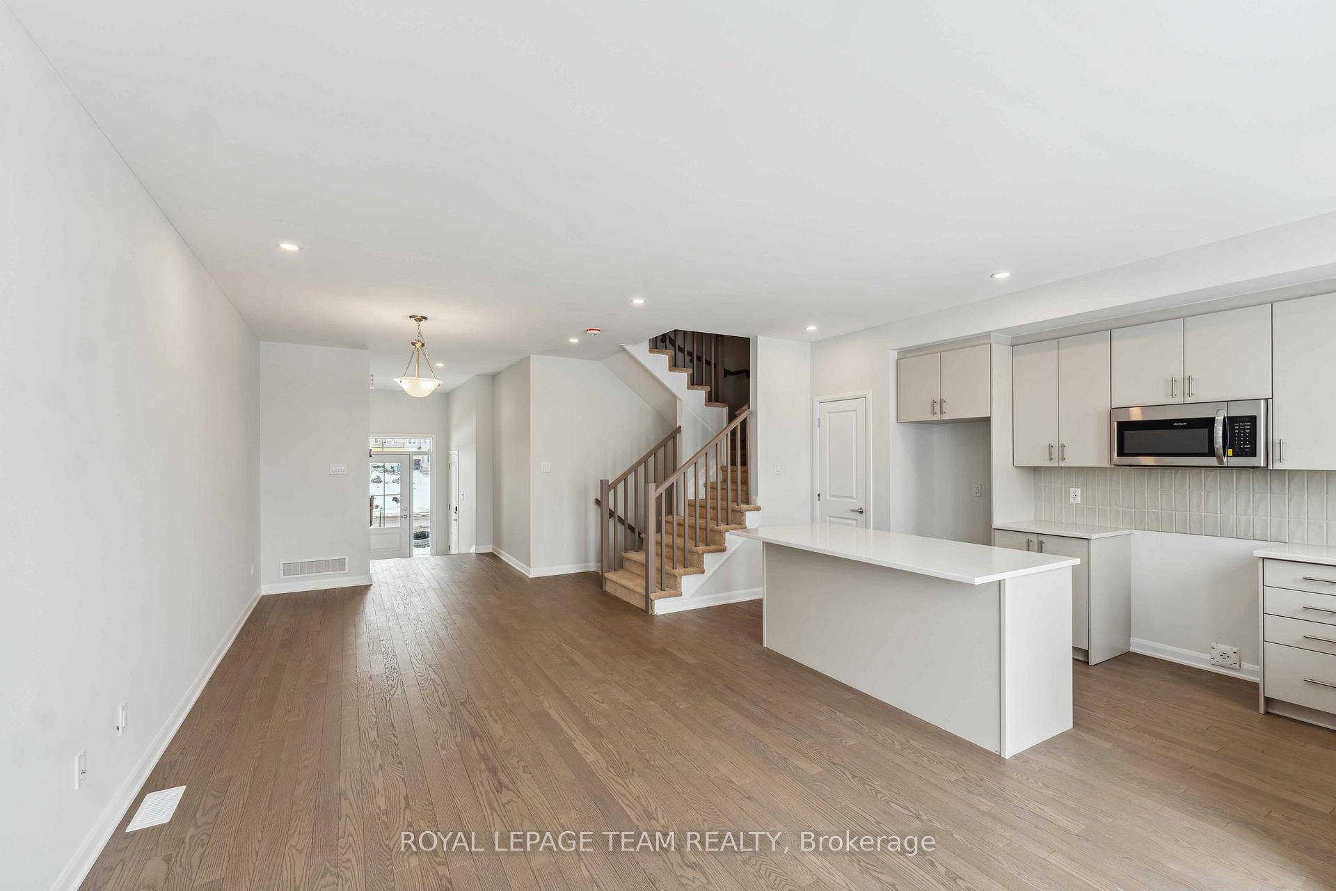 Photo 7 of 728 Fairline Row, Ottawa, Kanata - Emerald Meadows/Trailwest — HOMEH
