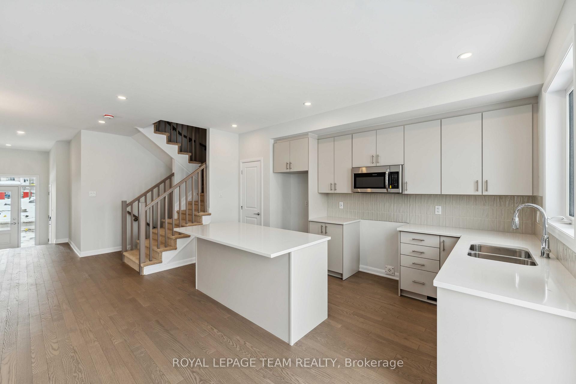 Photo 8 of 728 Fairline Row, Ottawa, Kanata - Emerald Meadows/Trailwest — HOMEH