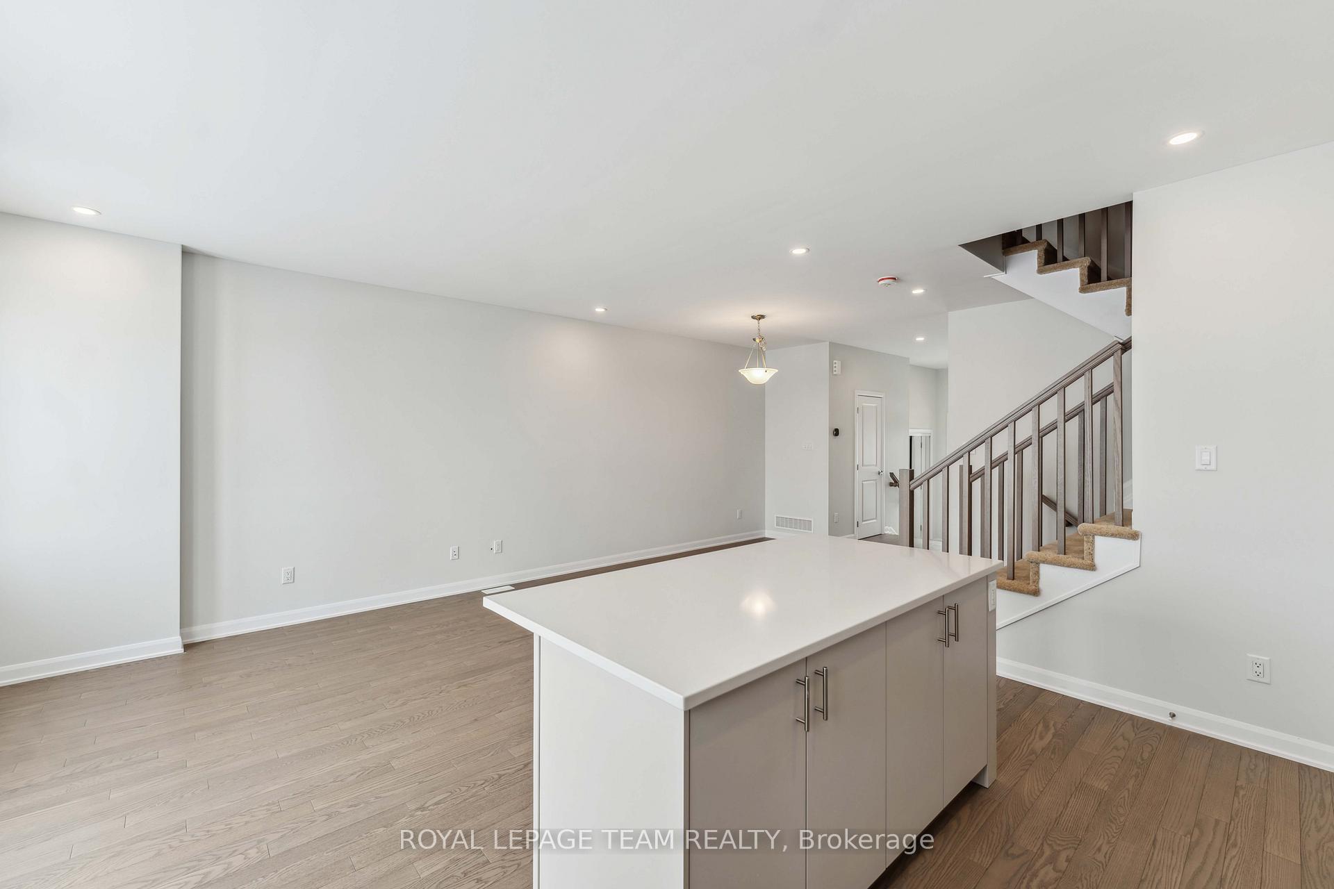 Photo 9 of 728 Fairline Row, Ottawa, Kanata - Emerald Meadows/Trailwest — HOMEH
