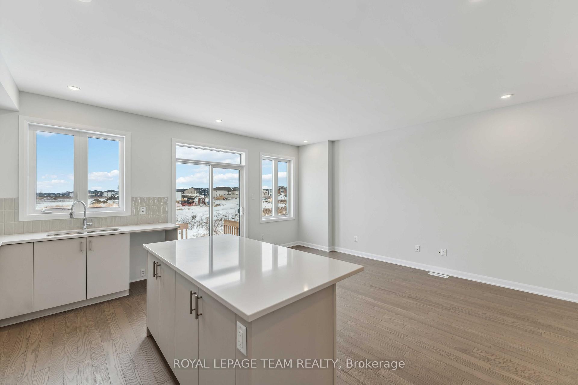 Photo 10 of 728 Fairline Row, Ottawa, Kanata - Emerald Meadows/Trailwest — HOMEH