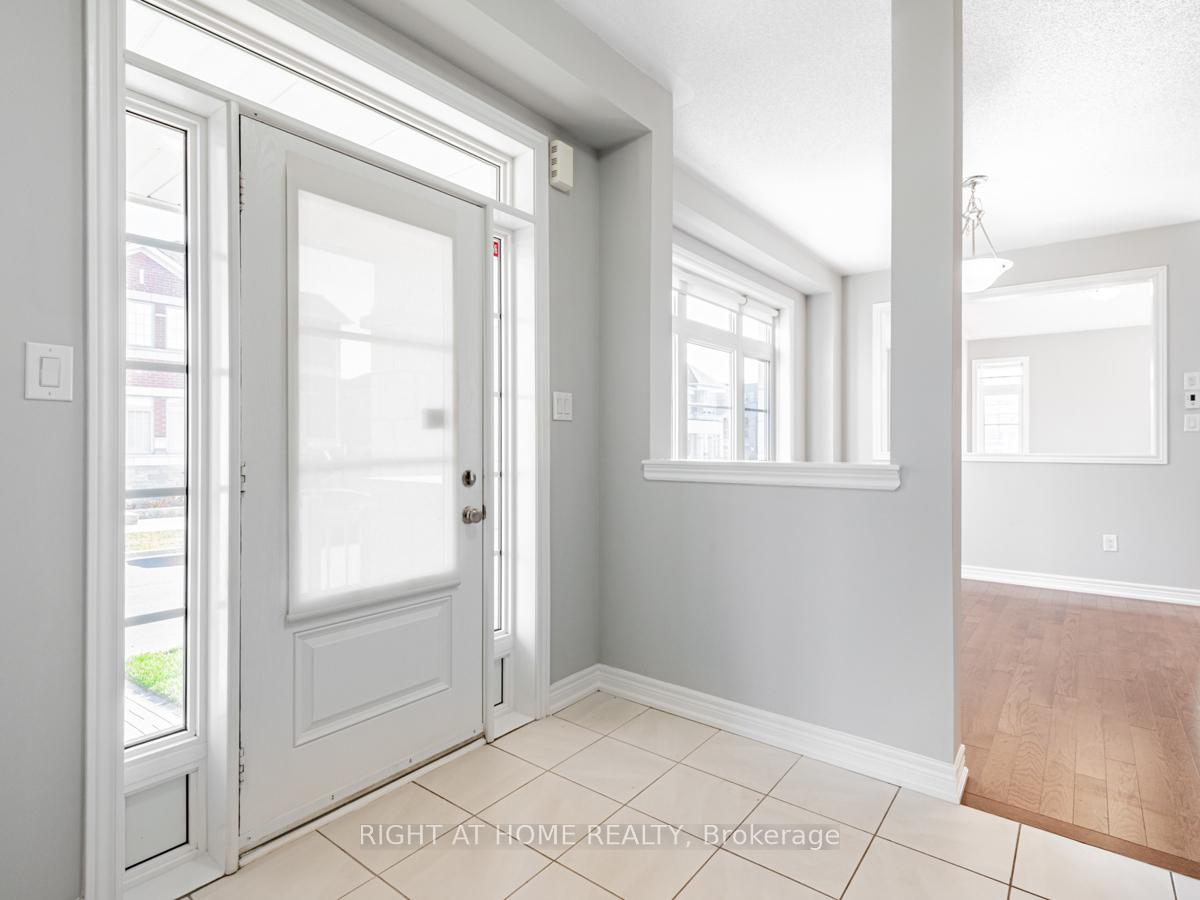 Photo 3 of 67 Decast Crescent, Markham, Box Grove — HOMEH