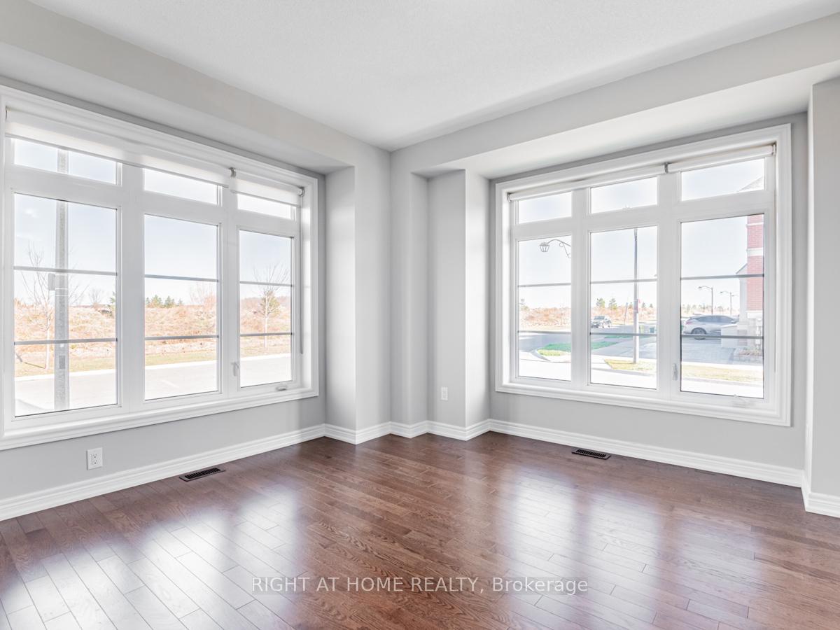 Photo 4 of 67 Decast Crescent, Markham, Box Grove — HOMEH