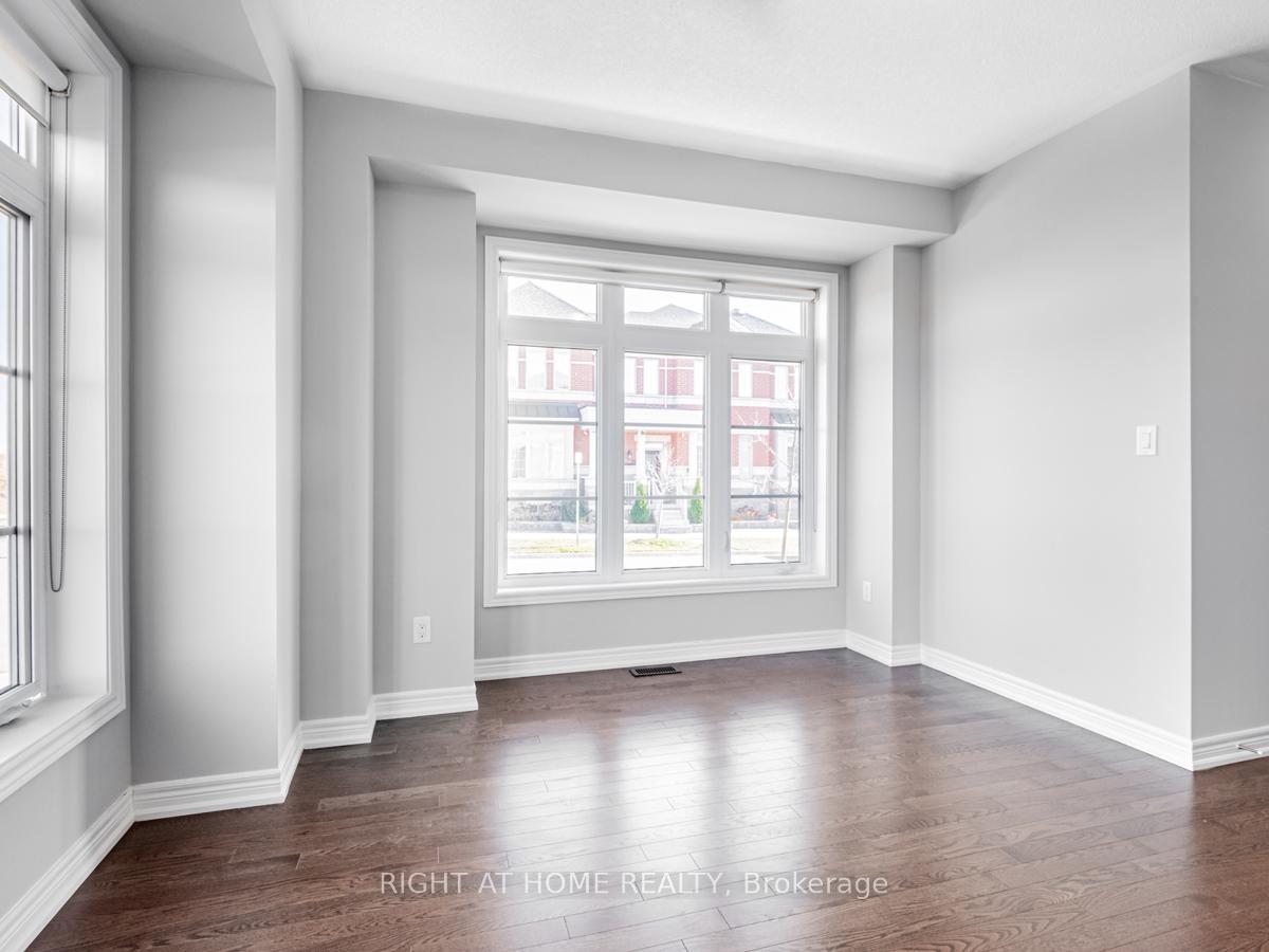 Photo 5 of 67 Decast Crescent, Markham, Box Grove — HOMEH