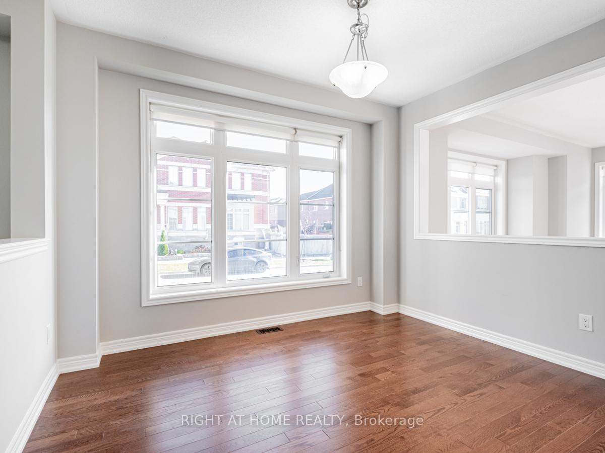 Photo 6 of 67 Decast Crescent, Markham, Box Grove — HOMEH