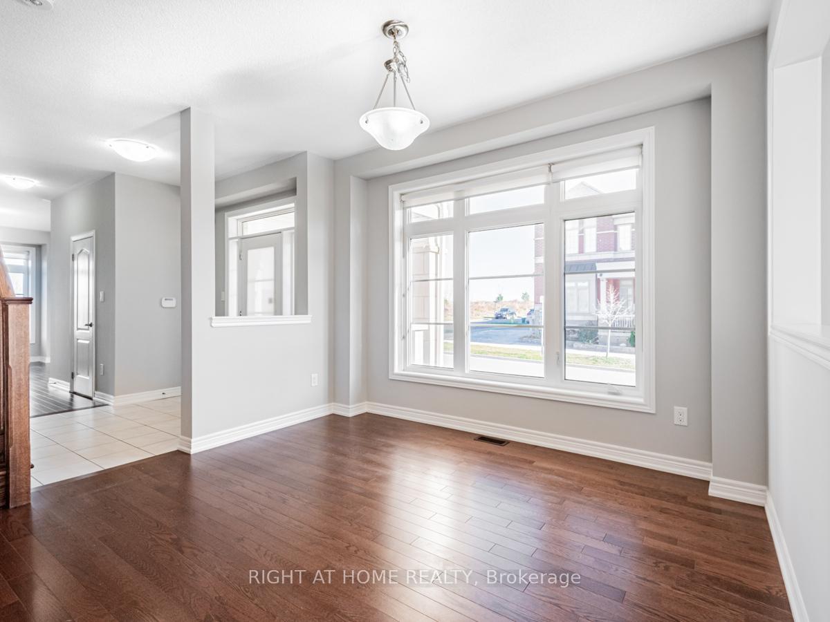 Photo 7 of 67 Decast Crescent, Markham, Box Grove — HOMEH