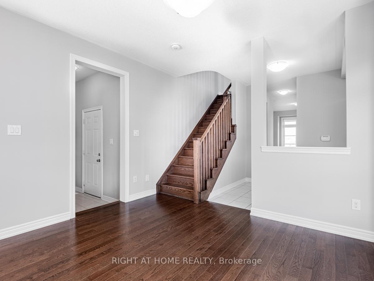 Photo 8 of 67 Decast Crescent, Markham, Box Grove — HOMEH