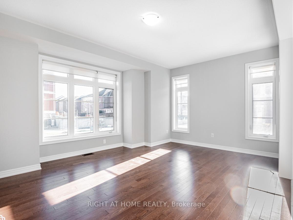 Photo 9 of 67 Decast Crescent, Markham, Box Grove — HOMEH