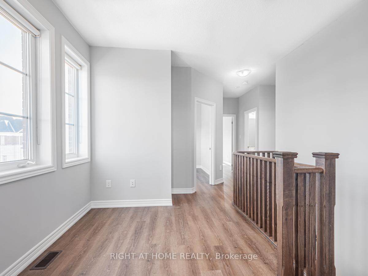 Photo 20 of 67 Decast Crescent, Markham, Box Grove — HOMEH