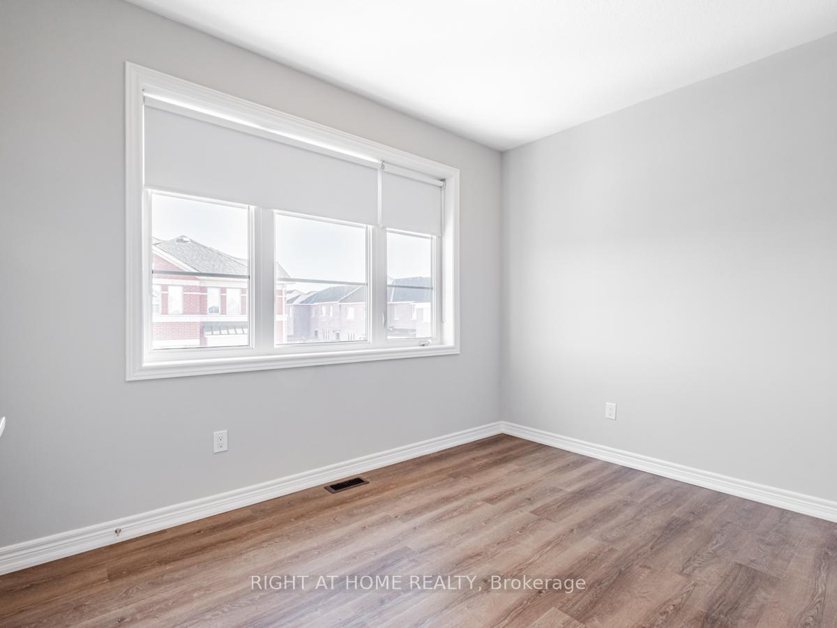 Photo 23 of 67 Decast Crescent, Markham, Box Grove — HOMEH