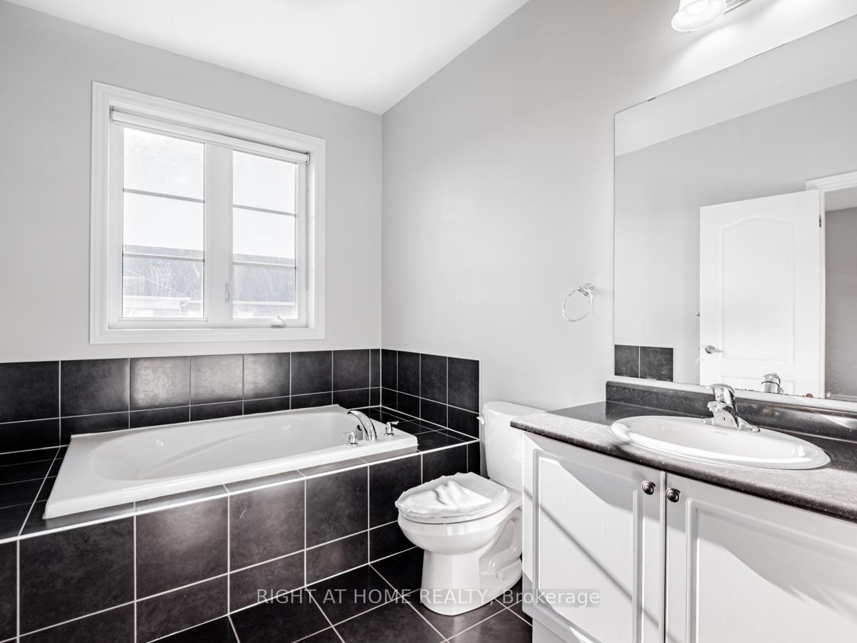 Photo 28 of 67 Decast Crescent, Markham, Box Grove — HOMEH