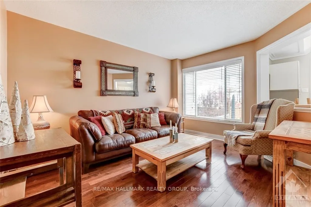 Photo 4 of 130 Landover Crescent, Ottawa, Kanata - Emerald Meadows/Trailwest — HOMEH