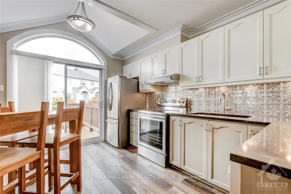 Photo 7 of 130 Landover Crescent, Ottawa, Kanata - Emerald Meadows/Trailwest — HOMEH