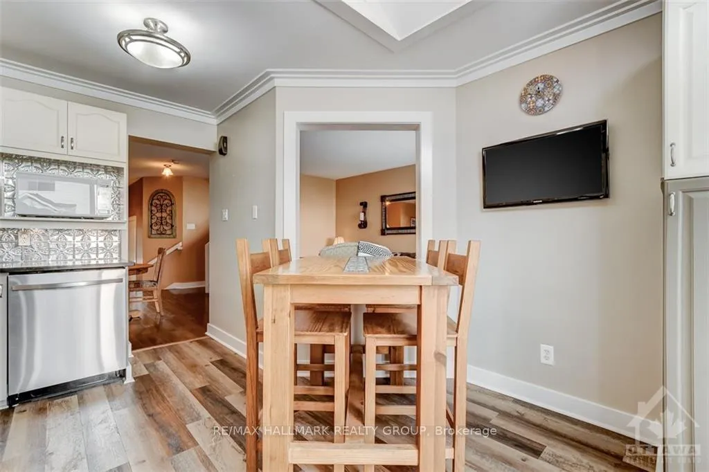 Photo 8 of 130 Landover Crescent, Ottawa, Kanata - Emerald Meadows/Trailwest — HOMEH