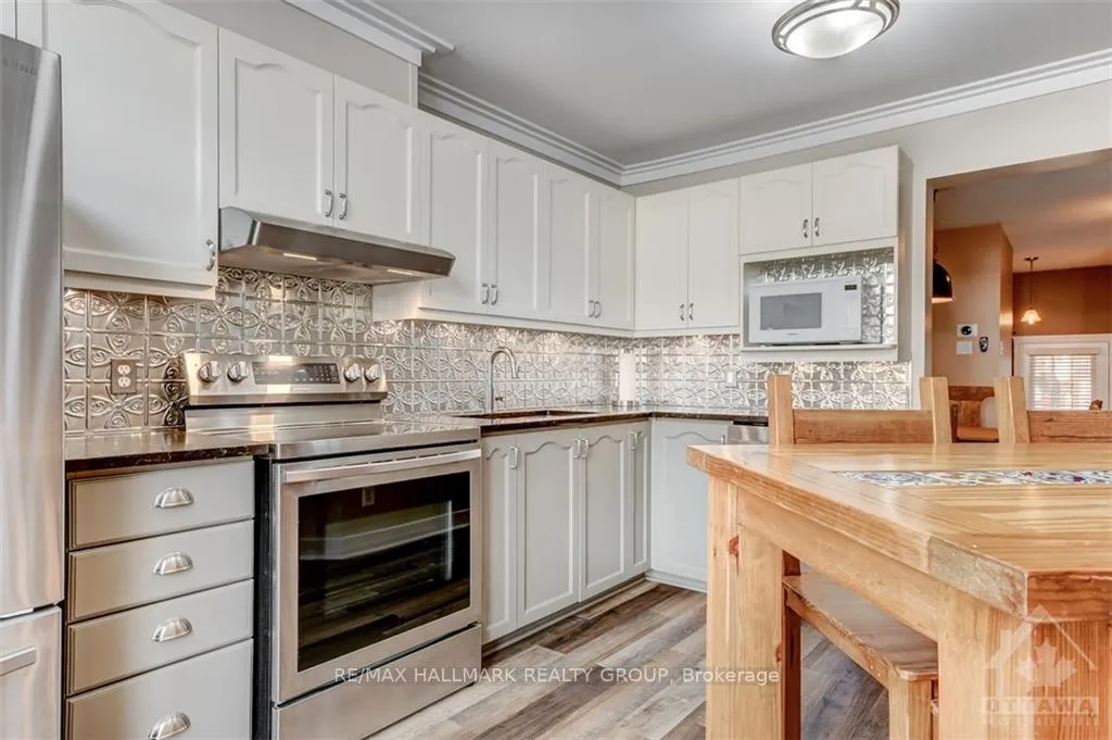 Photo 9 of 130 Landover Crescent, Ottawa, Kanata - Emerald Meadows/Trailwest — HOMEH