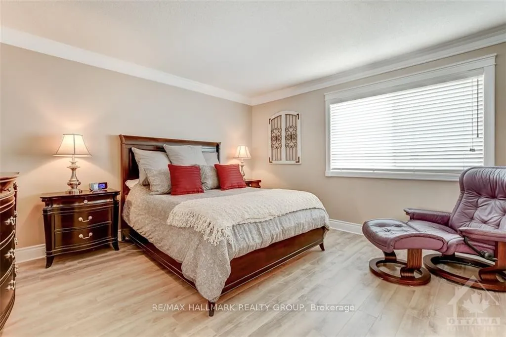 Photo 12 of 130 Landover Crescent, Ottawa, Kanata - Emerald Meadows/Trailwest — HOMEH