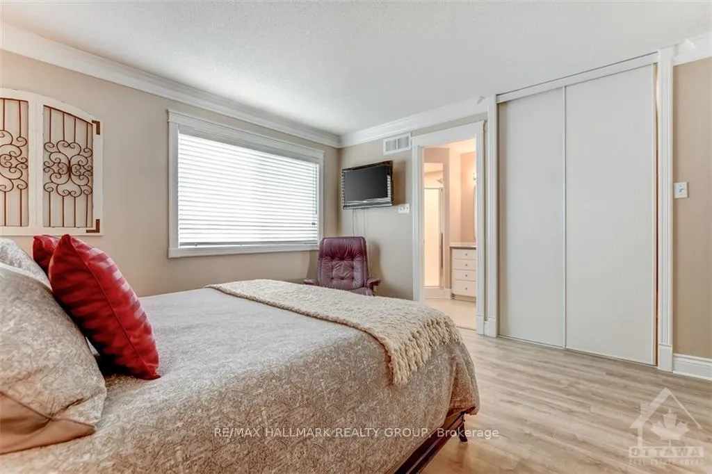 Photo 13 of 130 Landover Crescent, Ottawa, Kanata - Emerald Meadows/Trailwest — HOMEH