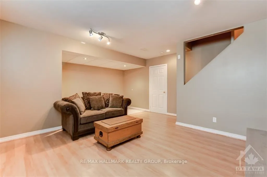 Photo 22 of 130 Landover Crescent, Ottawa, Kanata - Emerald Meadows/Trailwest — HOMEH