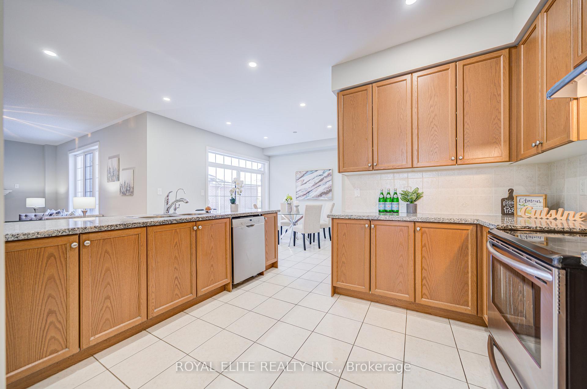 Photo 13 of 34 Murison Drive, Markham, Cathedraltown — HOMEH