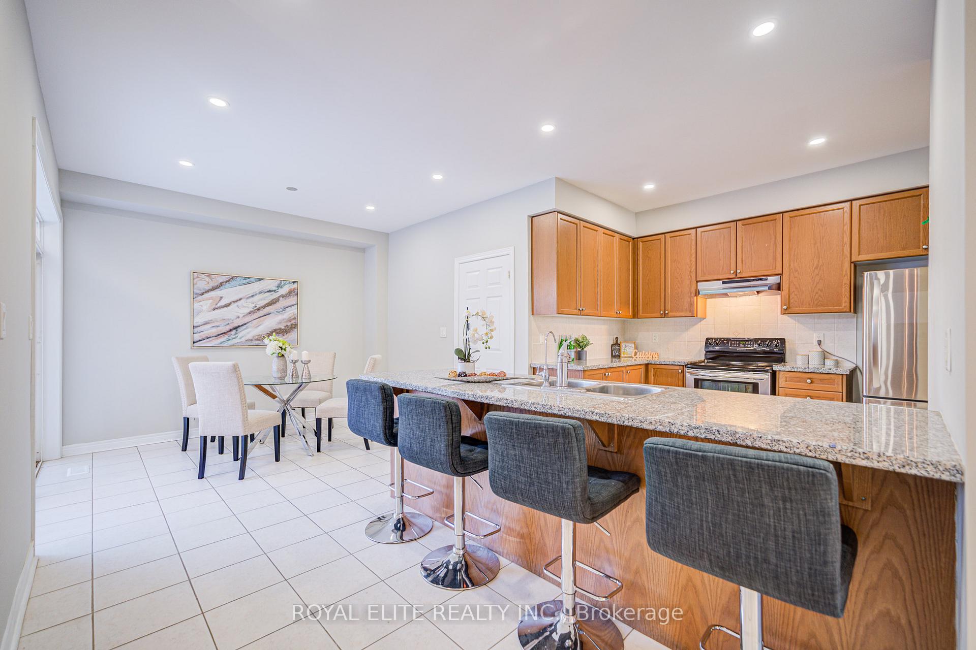 Photo 16 of 34 Murison Drive, Markham, Cathedraltown — HOMEH