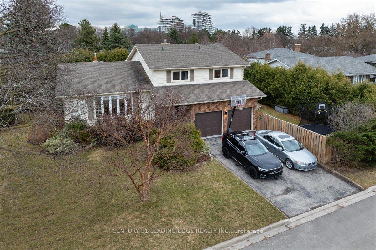 Photo 2 of 27 Blue Spruce Lane, Markham, Royal Orchard — HOMEH