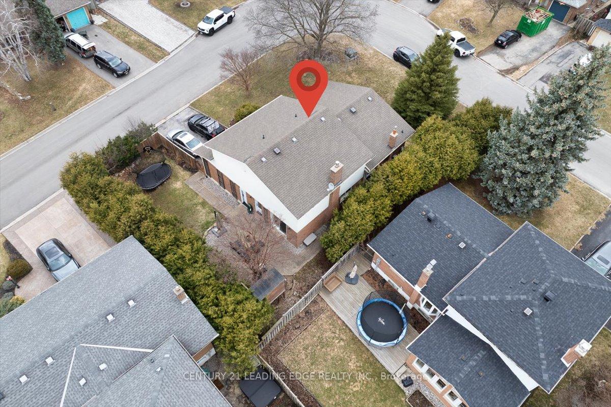 Photo 3 of 27 Blue Spruce Lane, Markham, Royal Orchard — HOMEH