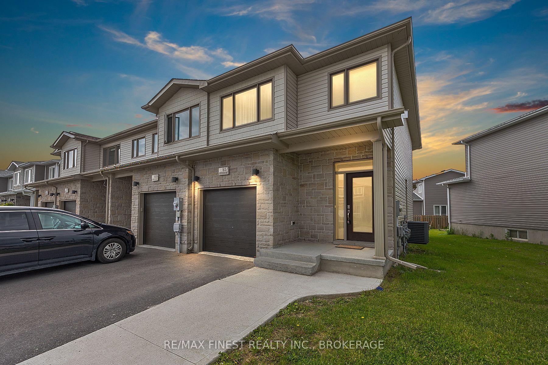 Front of 937 Riverview Way