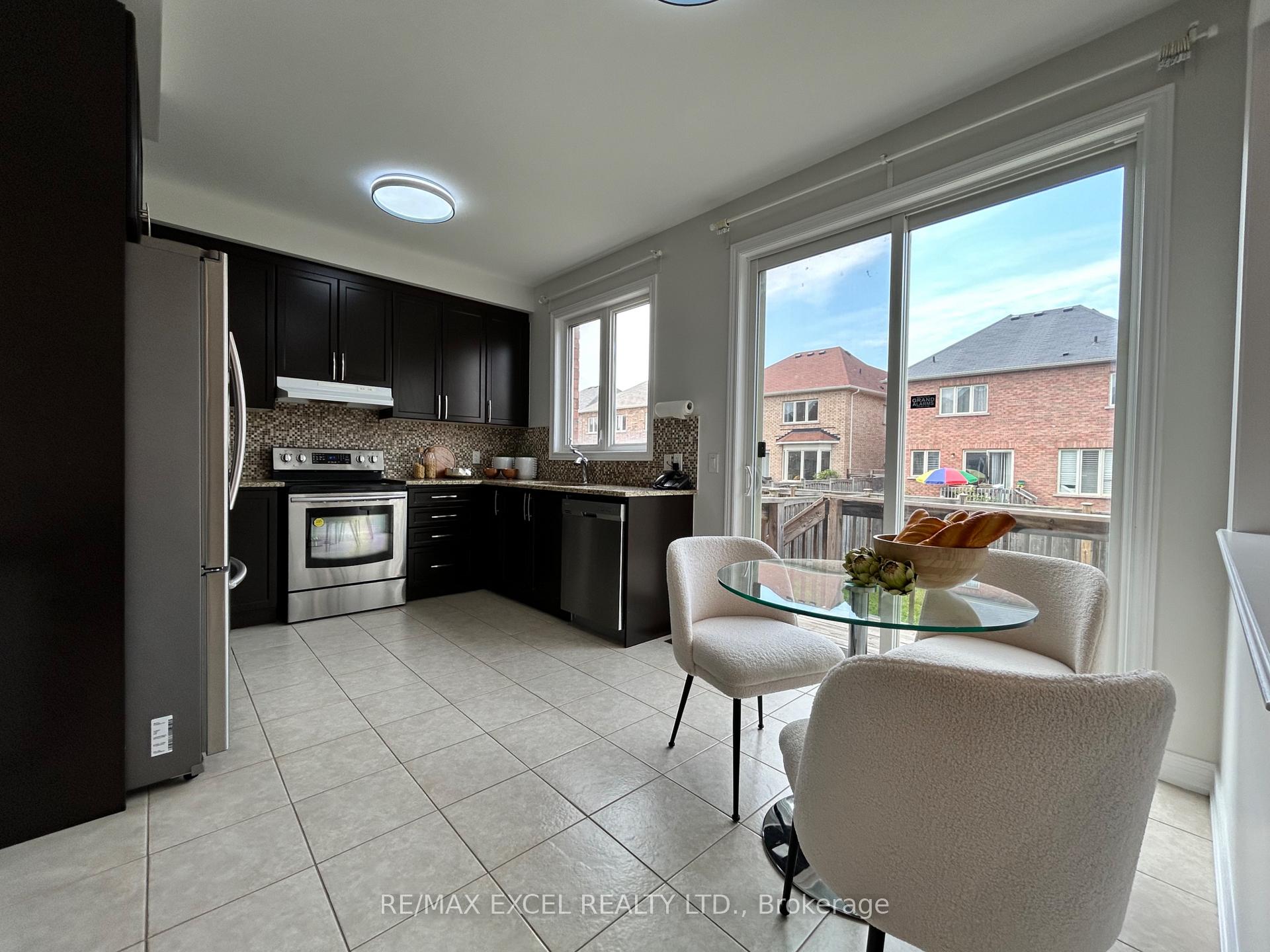 Photo 8 of 32 Hyacinth Street, Markham, Wismer — HOMEH