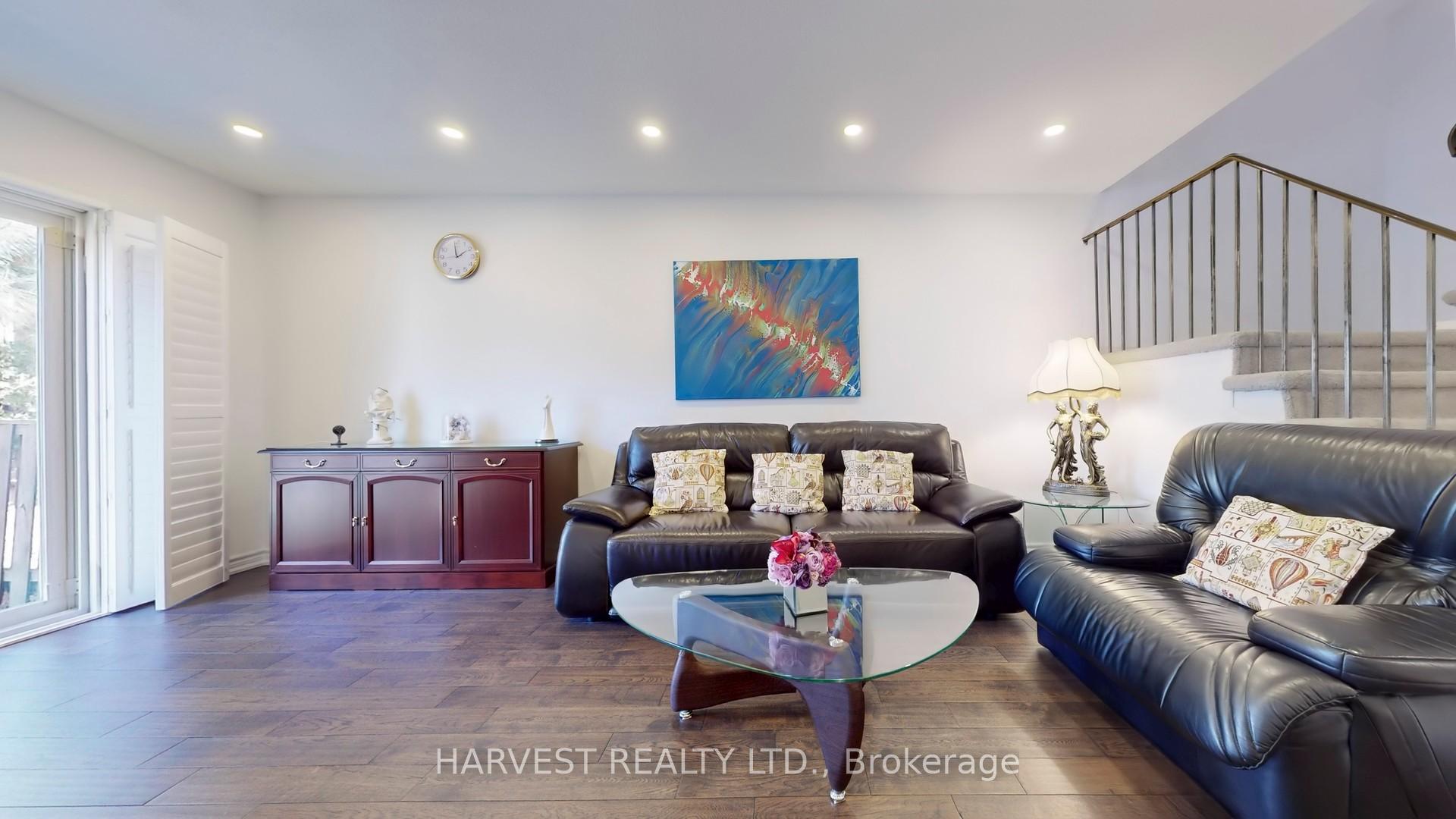 Photo 2 of 11 Upton Crescent, Markham, Milliken Mills West — HOMEH