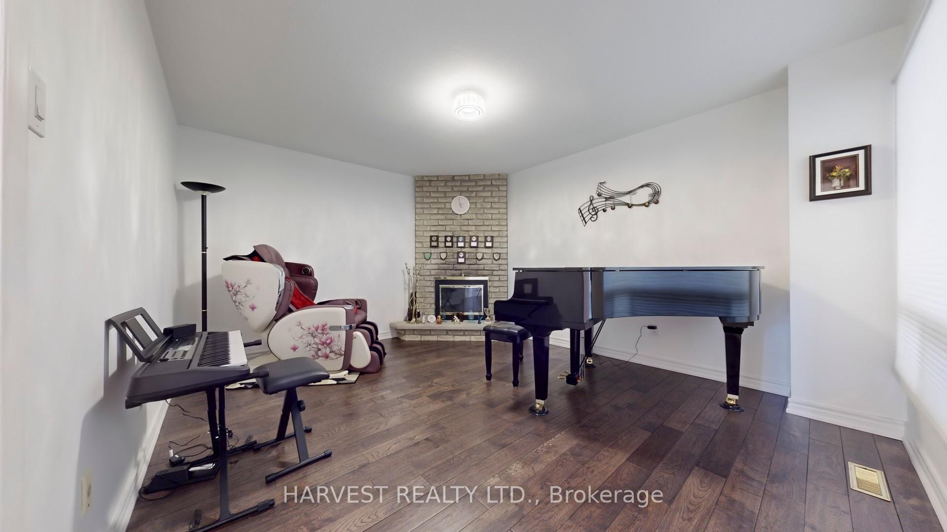 Photo 10 of 11 Upton Crescent, Markham, Milliken Mills West — HOMEH