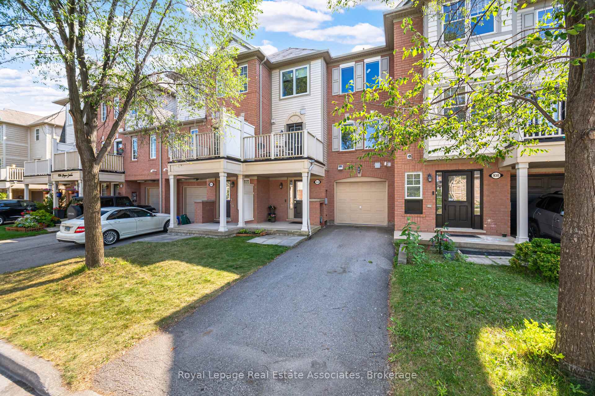 Front of 932 Burgess Gardens