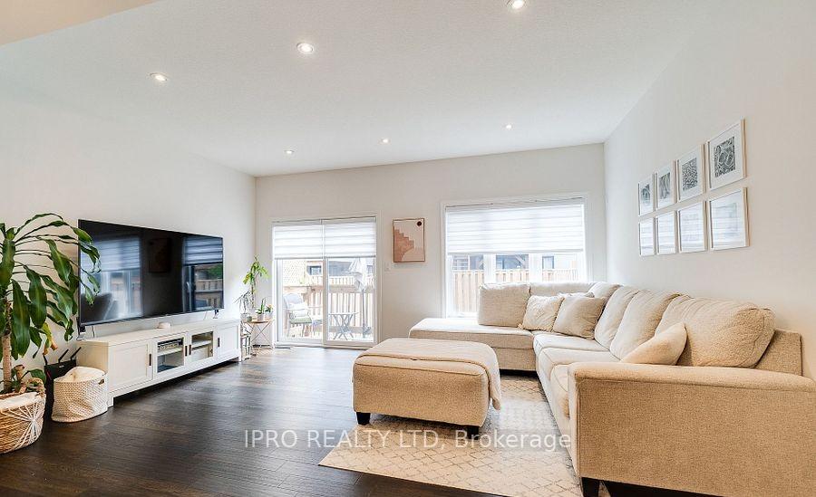 Photo 3 of 32 Greenwich Avenue, Hamilton, Stoney Creek Mountain — HOMEH