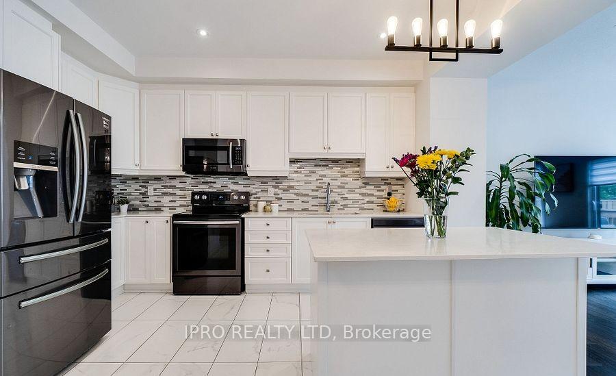 Photo 4 of 32 Greenwich Avenue, Hamilton, Stoney Creek Mountain — HOMEH